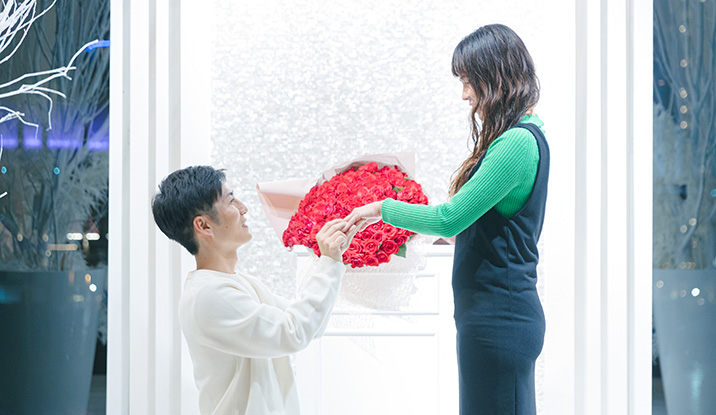 ふたりのプロポーズエピソード #15　予想のはるか先へ。ふたりの記憶に刻まれる、完璧なサプライズ
